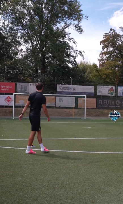 Mannschaft im Kreis beim Training